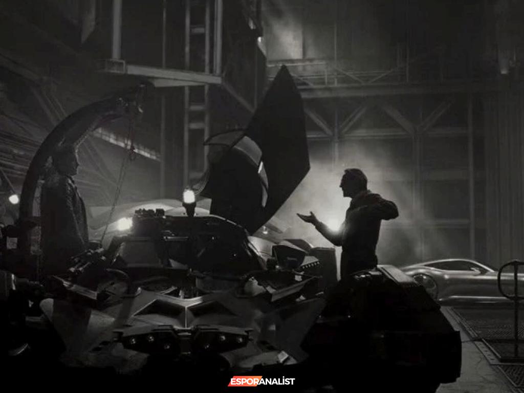 Zack Snyder'ın Justice League: Snyder Cut'ı ile Süper Kahramanların Karanlık ve Eğlenceli Dünyası