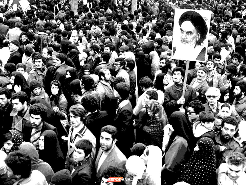 1979 Devrimi: Oyunların Tarihi Anlatma Gücü Üzerine