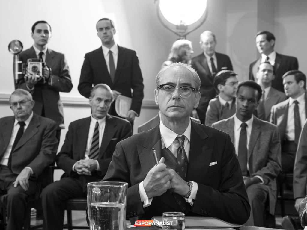 Oppenheimer: İnsanlığın Gölgesinde Nükleer Çağın Tartışması
