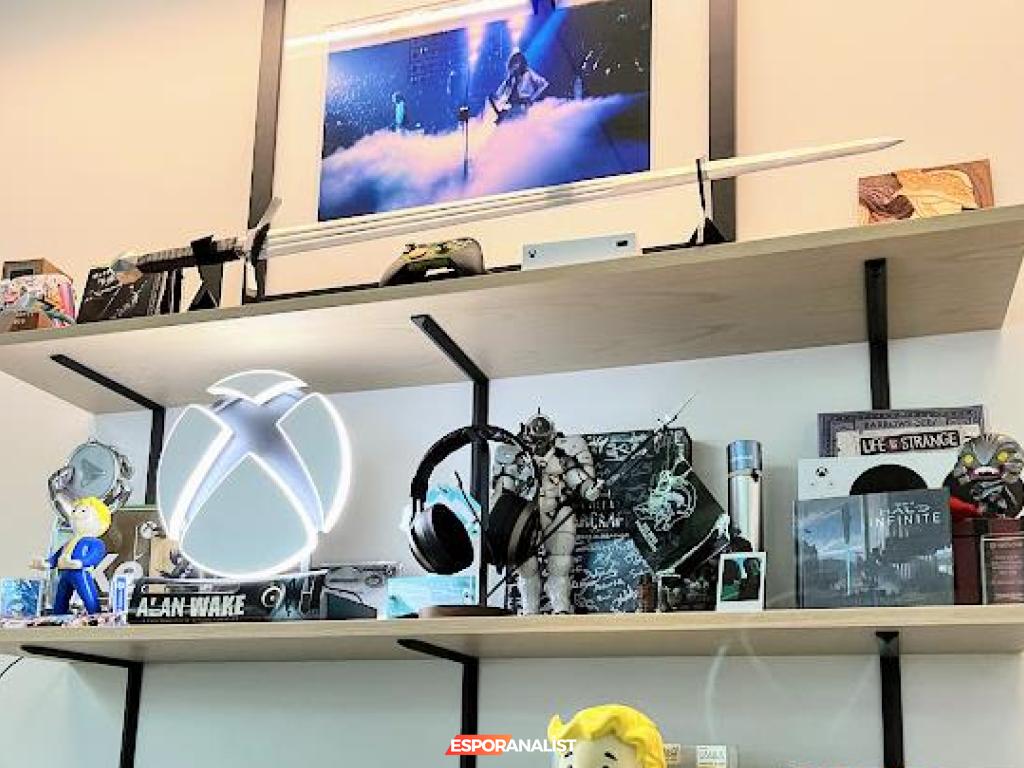 Phil Spencer’ın Ofisindeki Gizemli Cihaz: Xbox'ın Geleceğine Dair İpuçları