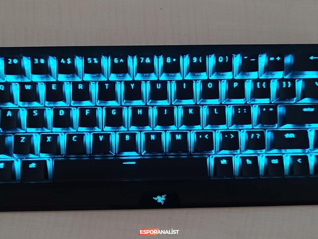 Razer BlackWidow V3 Mini Hyperspeed: Oyun ve Verimlilik İçin %65 Klavye İncelemesi