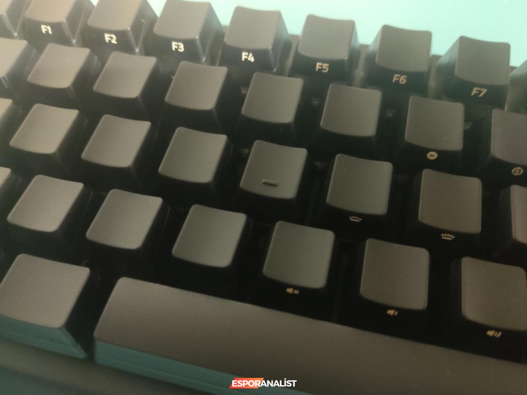 Razer BlackWidow V3 Mini Hyperspeed: Oyun ve Verimlilik İçin %65 Klavye İncelemesi
