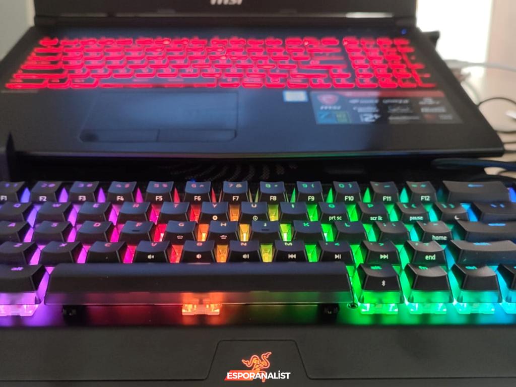 Razer BlackWidow V3 Mini Hyperspeed: Oyun ve Verimlilik İçin %65 Klavye İncelemesi