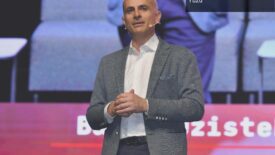 Yapay Zeka Zirvesi: Geleceğin Teknolojileri ve İnovasyonun Yüzü