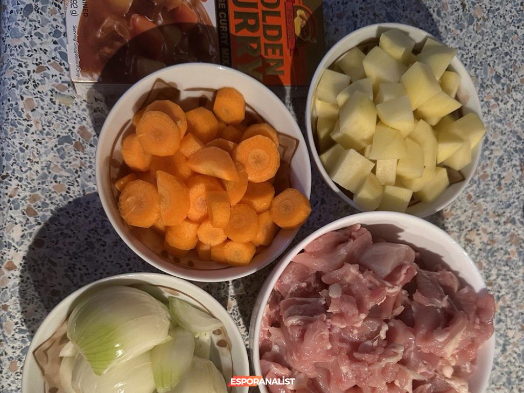 Persona Oyunlarından İlhamla: Yanmış Ekmek ve Japon Köri Tarifi