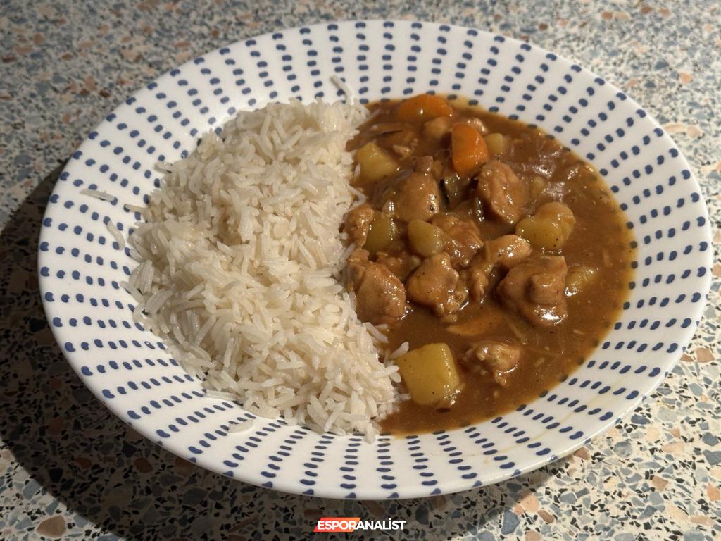 Persona Oyunlarından İlhamla: Yanmış Ekmek ve Japon Köri Tarifi