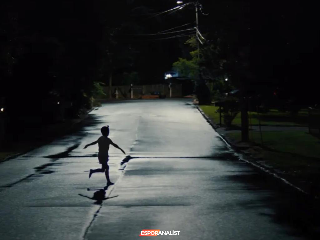 Weapons: Korku ve Komedinin Ustalıkla Harmanlandığı Bir Şaheser